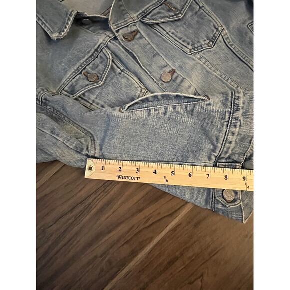 Vintage Guess light blue women's denim jacket with guess logo size - Picture 4 of 6